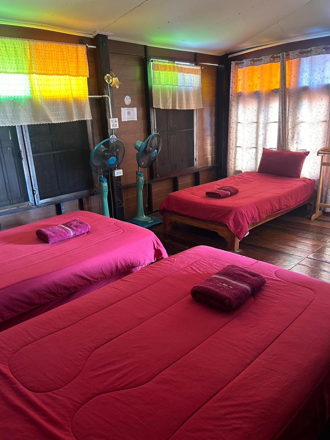 פרה נאקון סי איוטאיה Baan Are Gong Riverside Homestay מראה חיצוני תמונה