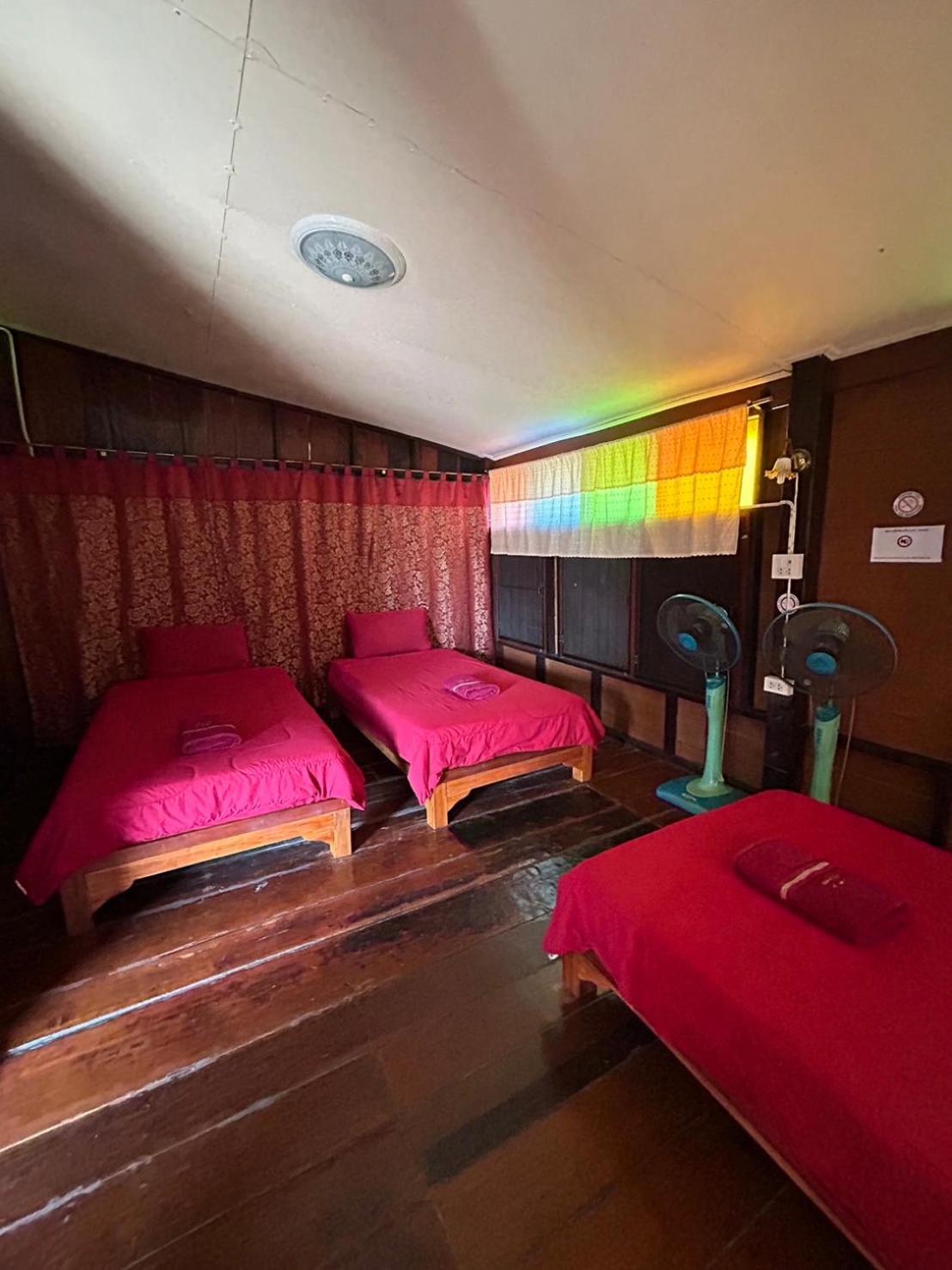 פרה נאקון סי איוטאיה Baan Are Gong Riverside Homestay מראה חיצוני תמונה